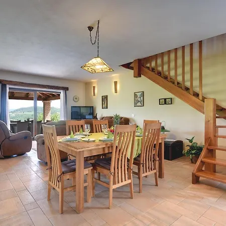 Semesterbostad Traditionelle Istrische Mit Privatem Pool, Wlan, Trampolin Pazin
